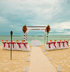Azul Fives, by Karisma has some of the best wedding options when it comes to romance, beautiful beaches, and lots of  inclusions.