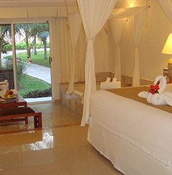 El Dorado Seaside Suites has great deals from couples looking to escape to a luxury tropical paradise