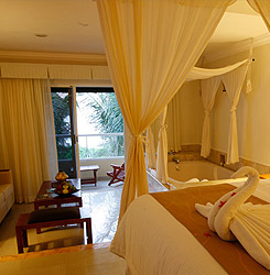 El Dorado Seaside Suites has great deals from couples looking to escape to a luxury tropical paradise