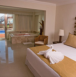 El Dorado Seaside Suites has great deals from couples looking to escape to a luxury tropical paradise